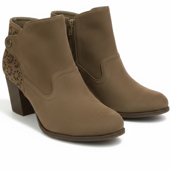 Pierre Dumas Shoes - 𝐏𝐈𝐄𝐑𝐑𝐄 𝐃𝐔𝐌𝐀𝐒 𝐇𝐄𝐄𝐋𝐄𝐃 𝐀𝐍𝐊𝐋𝐄 𝐁𝐎𝐎𝐓𝐒